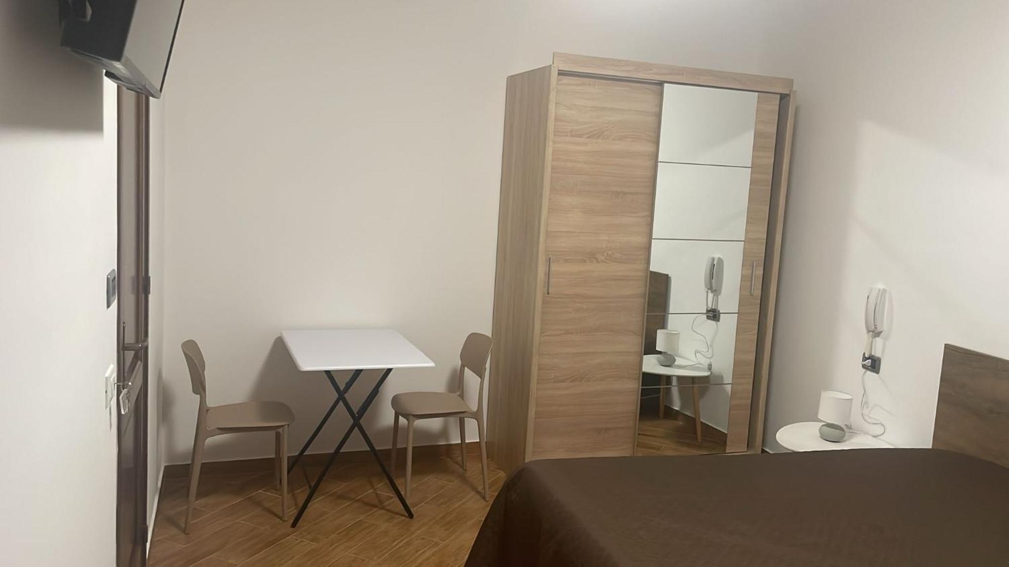 Sofia Rooms 卡斯泰拉马莱 外观 照片