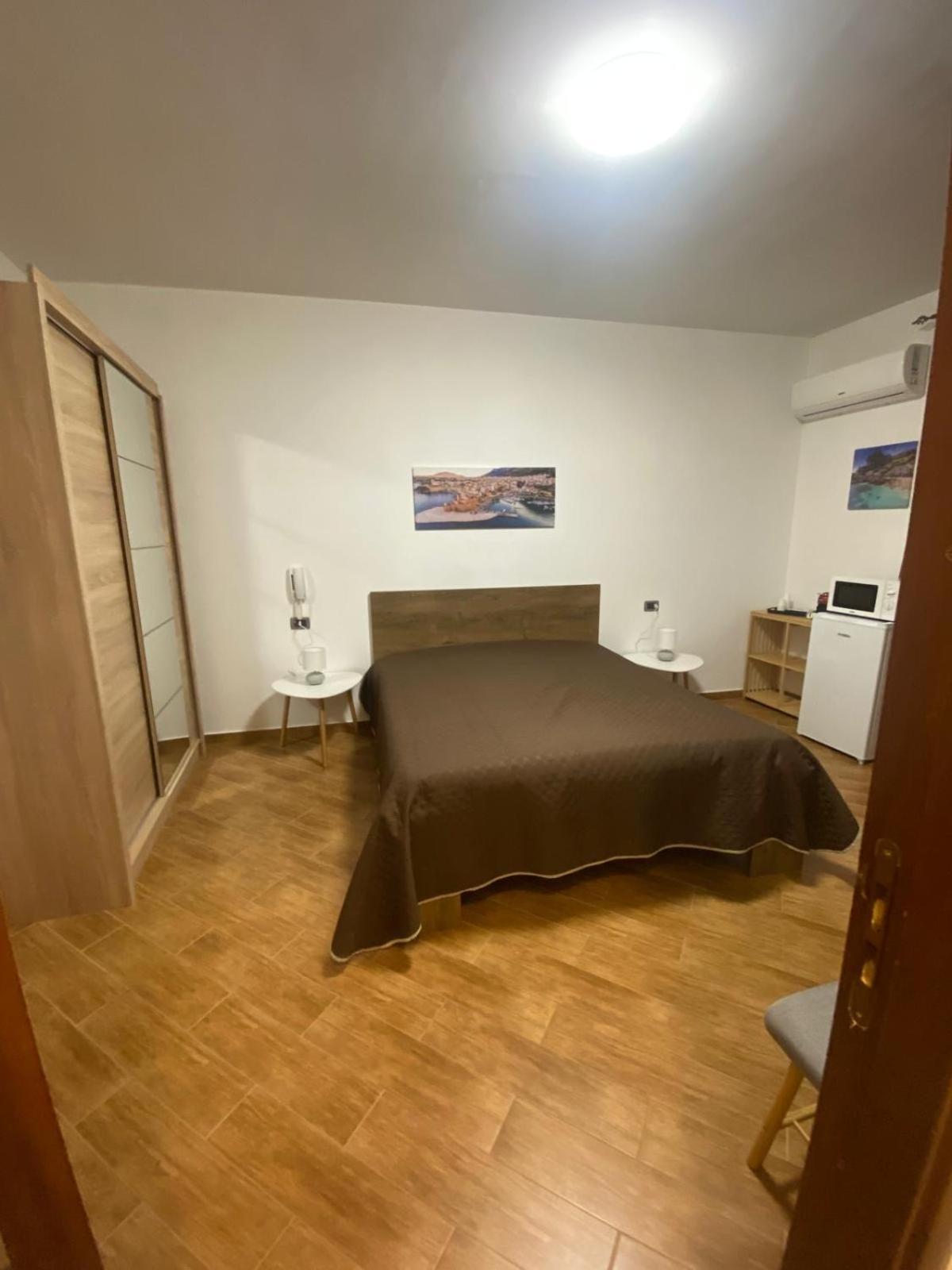Sofia Rooms 卡斯泰拉马莱 外观 照片